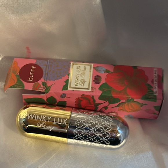 Winky Lux Lip Velour “Bunny” detailed design on case - Picture 6 of 6